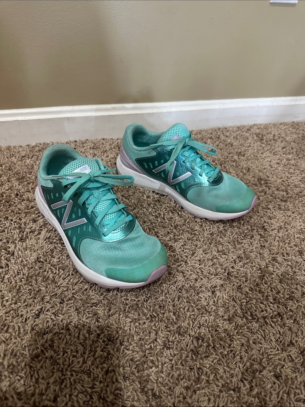 NWOT New Balance Women’s Teal and Light Purple Athletic Sneakers size 5.5